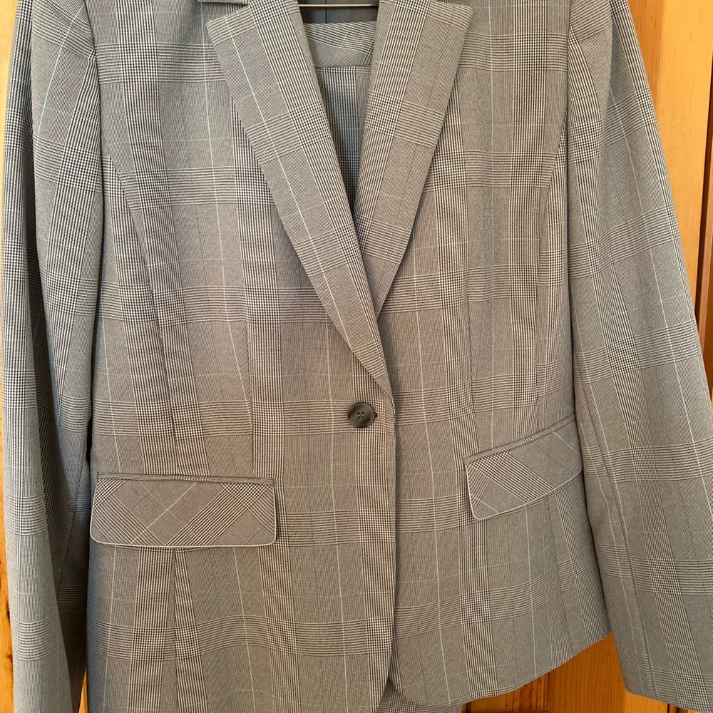 Light gray window pane suit.